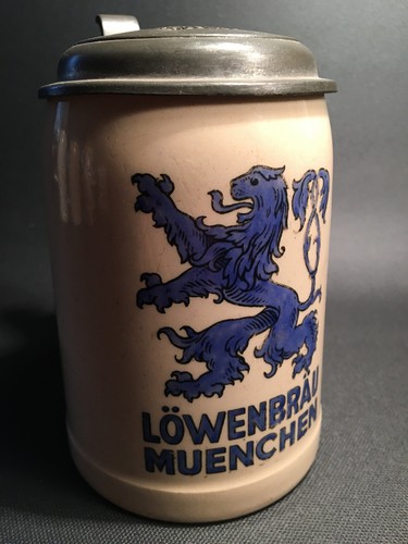 Alter Löwenbräu München Bierkrug mit Zinndeckel / 0,5 Liter