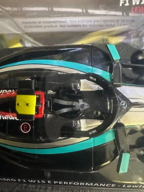 Leggendarie auto da corsa MERCEDES-AMG F1 W15 E PERFORMANCE Lewis Hamilton 1/24 - Immagine 3 di 4