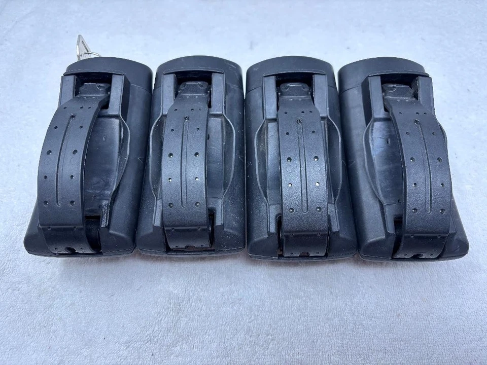 Thule 450R Rapid Crossroad (4) Foot Pack incl 4 Locks + 2 Keys - Works well! Foto 4 de 4