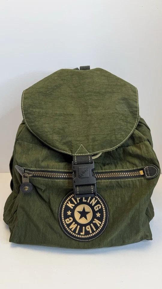 Mochila Kipling vintage verde oliva con cordón solapa bolso de nailon Foto 3 de 4