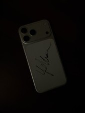 Yebba Autographed iPhone 17 Pro Max (256GB, U...