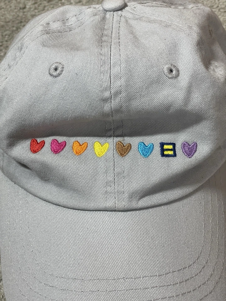 Gorra de béisbol HG Love Is Love Hat bordada corazones arco iris en gris sombrero de papá Foto 2 de 4