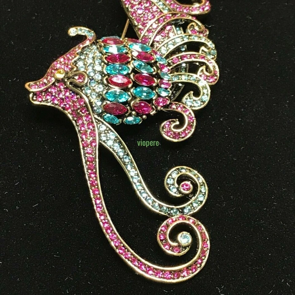 Prendedor de pez de cristal Heidi Daus "La belleza del mar" Foto 3 de 4