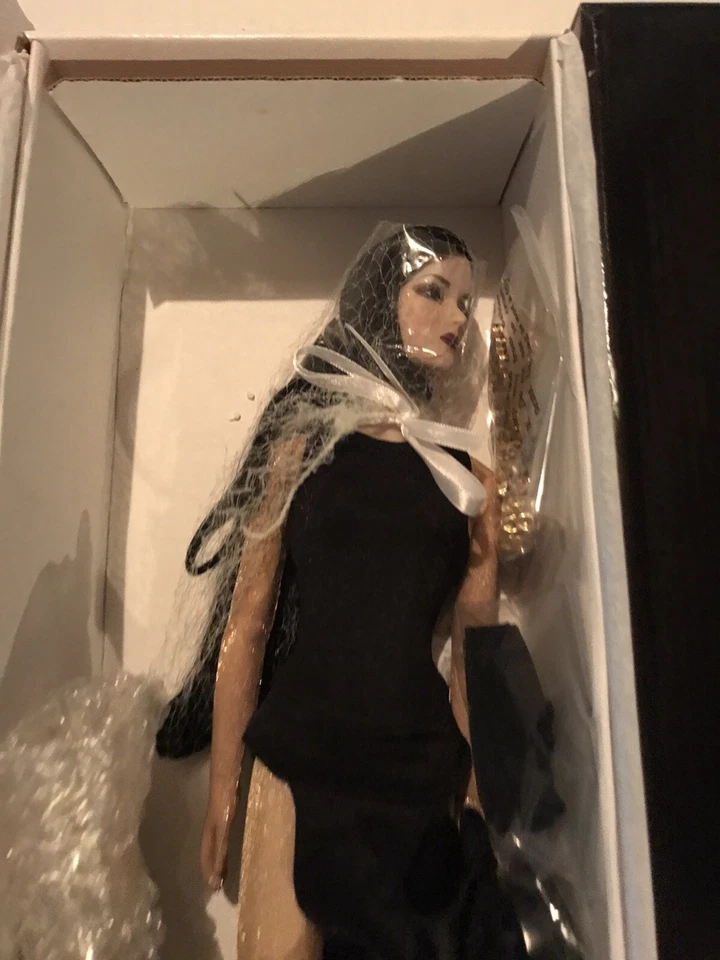 Muñeca Tonner Raven 16 pulgadas DC Stars limitada a 500 piezas en todo el mundo - nueva Foto 2 de 4