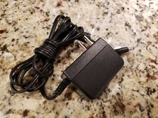 Original DVE DSA-0131F-05 US Wall Plug Switching AC Power Adapter 13W 5V 2.5A