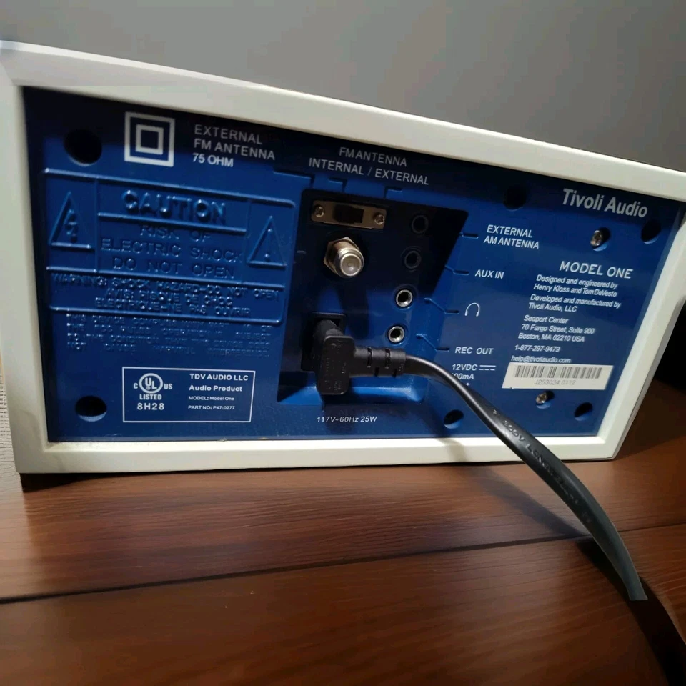 Tivoli Frost White Collection Model One AM/FM Table Radio (Frost White and... - Image 2 of 4