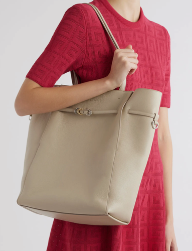 Borsa shopper AUTENTICA NUOVA CON ETICHETTE Givenchy Medium Voyou in pelle con cintura beige naturale - Foto 5 di 17