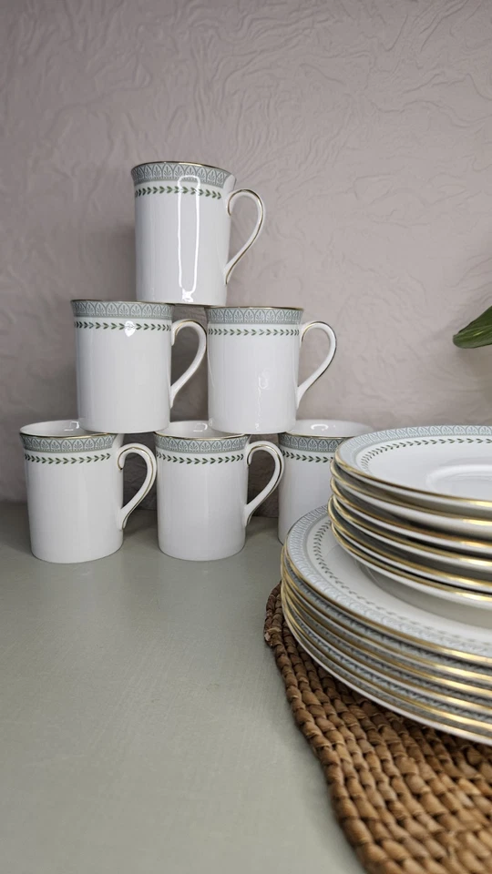 Royal Doulton Berkshire Coffee Trios 6 coffee cups, saucers and side plates - Image 2 of 4