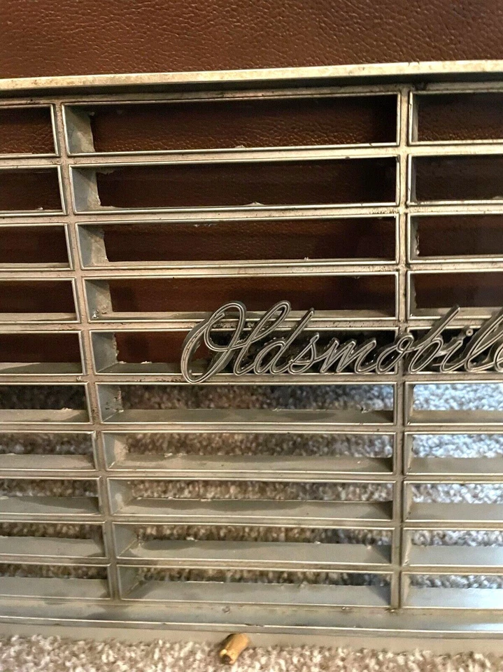 Oldsmobile Delta 88 1968 parrilla LH 401957 Foto 3 de 4