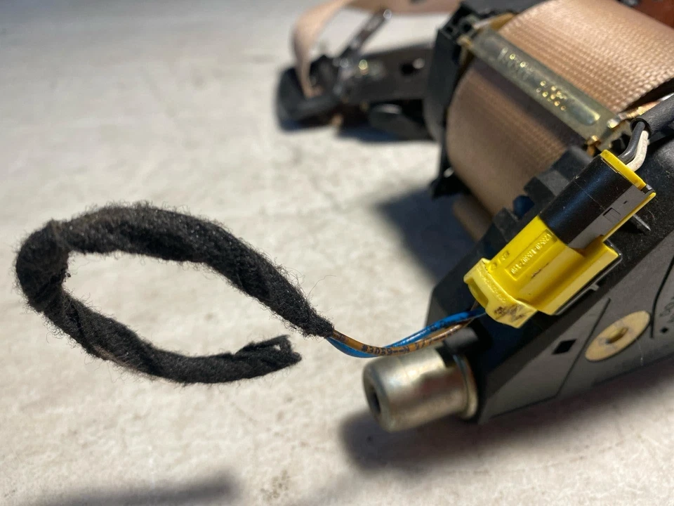 Mercedes Benz ML320 2000-2005 asiento delantero regazo y cinturón de hombro lado del pasajero derecho Foto 3 de 4