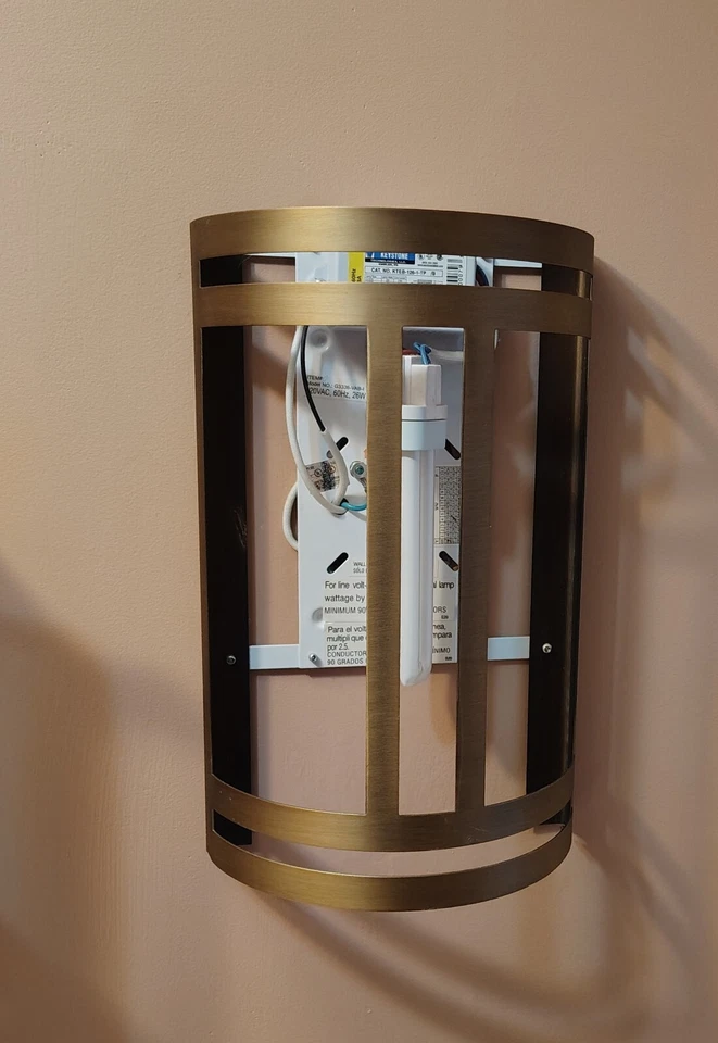 🗽LIGHTING Wall SCONCE BRASS FINISH 2 PC SET BULBS AND HARDWARE INCLUDED - Image 2 of 4