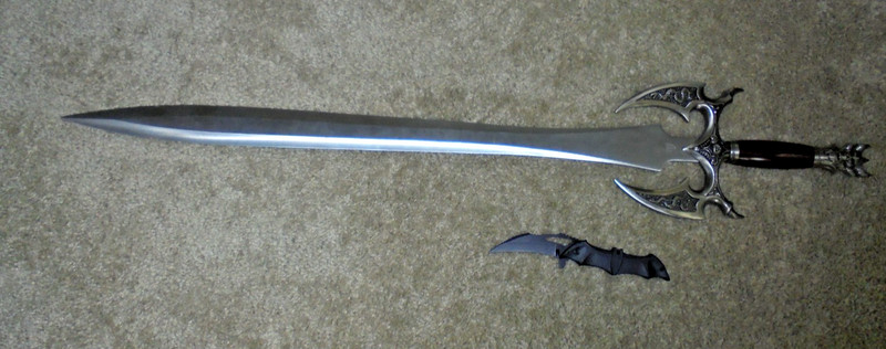 2 WEAPONS United Cutlery Kit Rae Kilgorin Sword UC1120 AND BATMAN FOLDING BLADE
