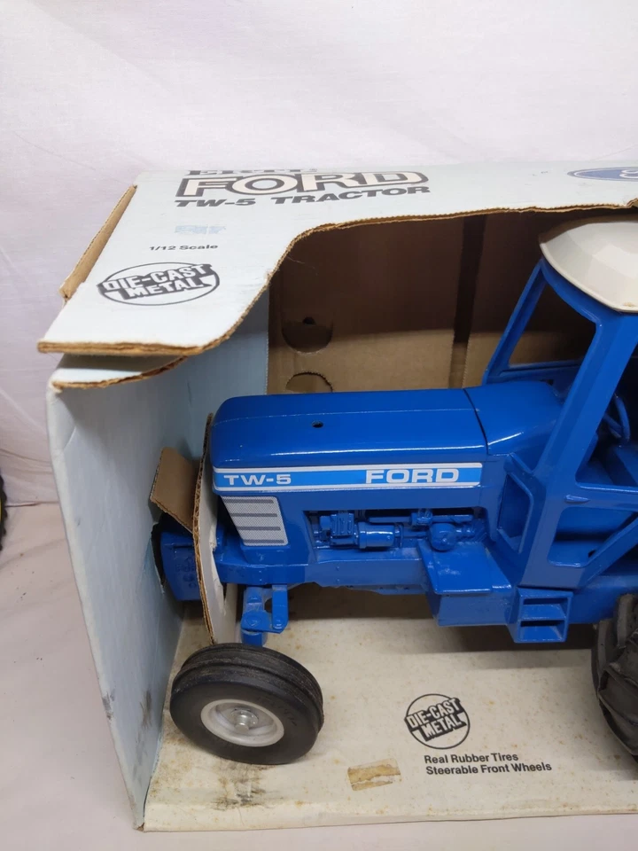 1/12 Ertl Farm Toy Ford TW5 Tractor With Box - Image 2 of 4