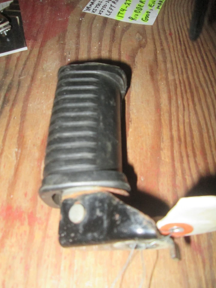 Yamaha 1977 XS750-2D 1978 - 1979 XS750 / S LH rear peg assembly 1T4-27430-00-00 - Image 4 of 4