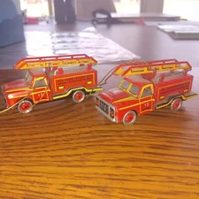 2 ZZ Germany Sheet Metal Feuerwehr Vomag Ornaments Litho Tin Fire Truck 118320