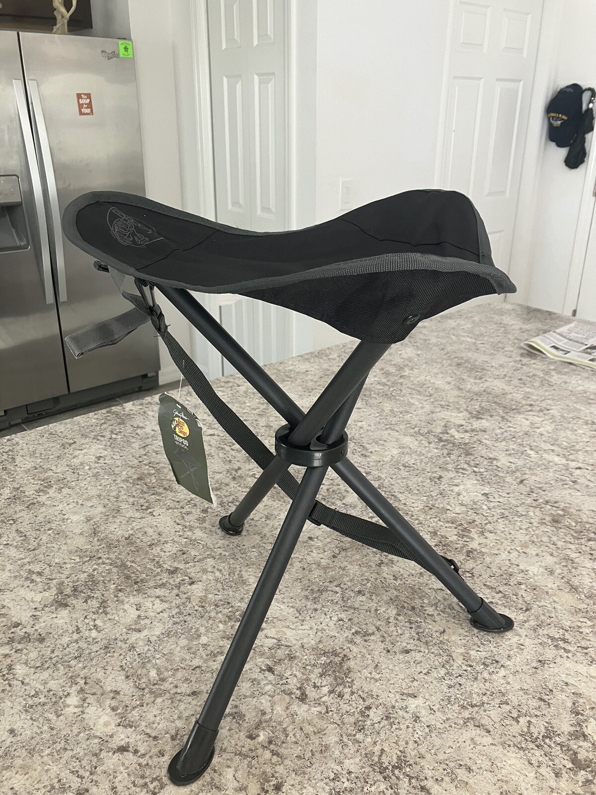 Bass Pro Shops Travel Lite Chair Tripod Stool Folding black sport fishing Stand