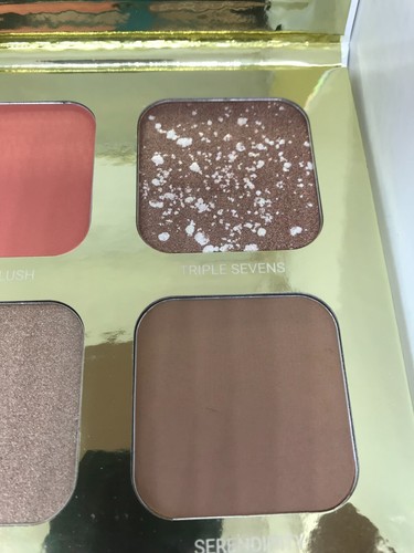 True & Luscious Lucky Glow Bronze und Highlight Palette. Leichte Beschädigungen. Neu im Karton! - Bild 6 von 8