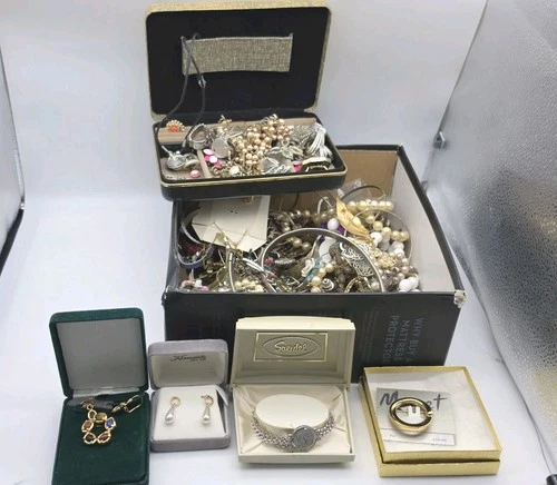 7 Pounds Jewelry Costume Vintage Mix LBS  necklaces bracelets pins rings etc lbs