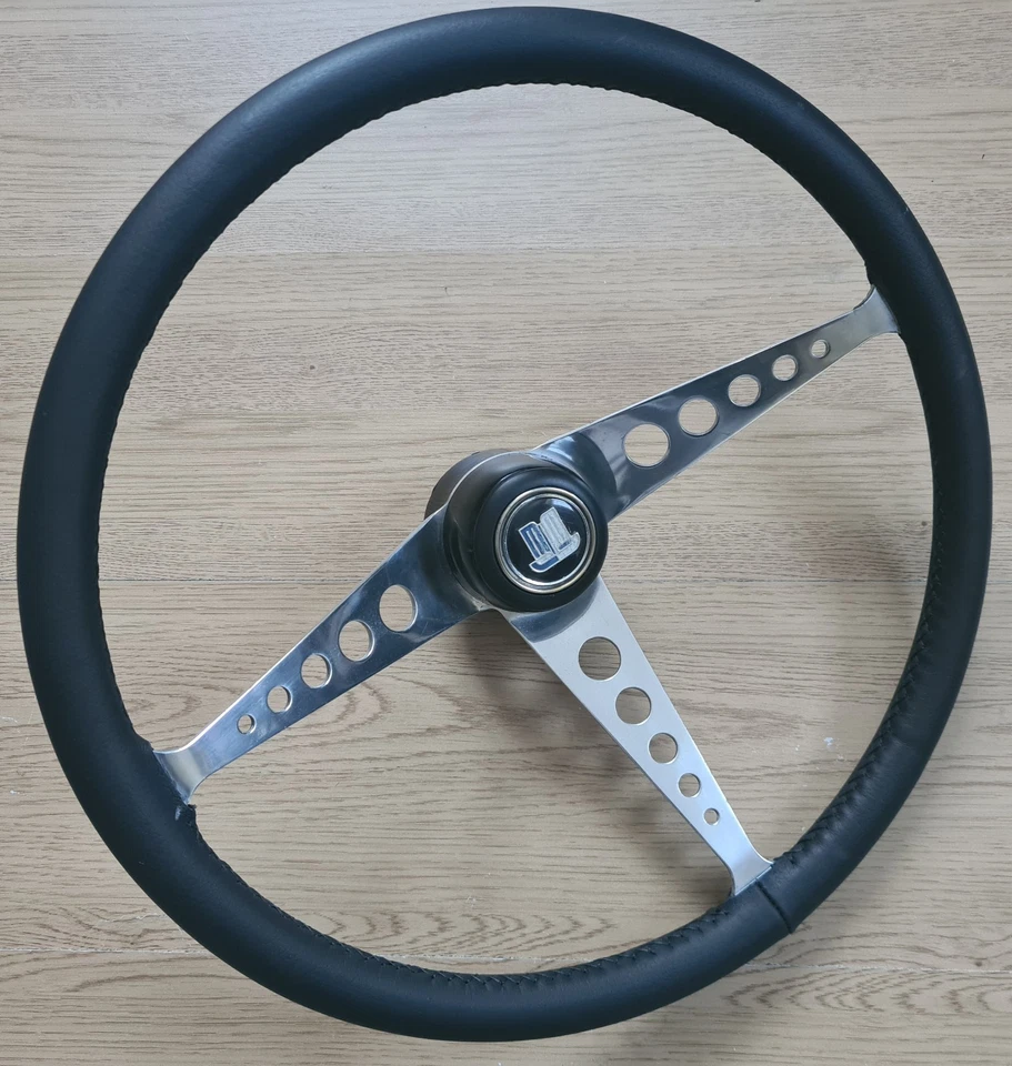 Clásico Triumph GT6 Formula Cuero Negro Volante 3 Radios y Kit Boss - Imagen 2 de 4