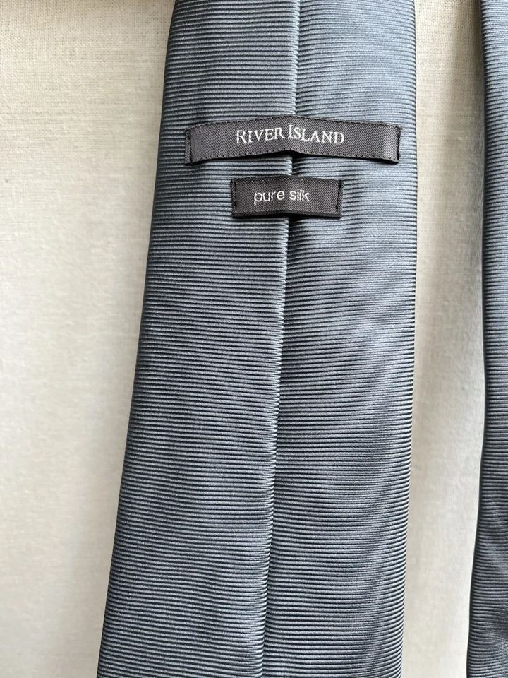 Mens River Island Pure Silk Grey Striped Smart Formal Event Tie 3.25" Wide - Image 3 of 4