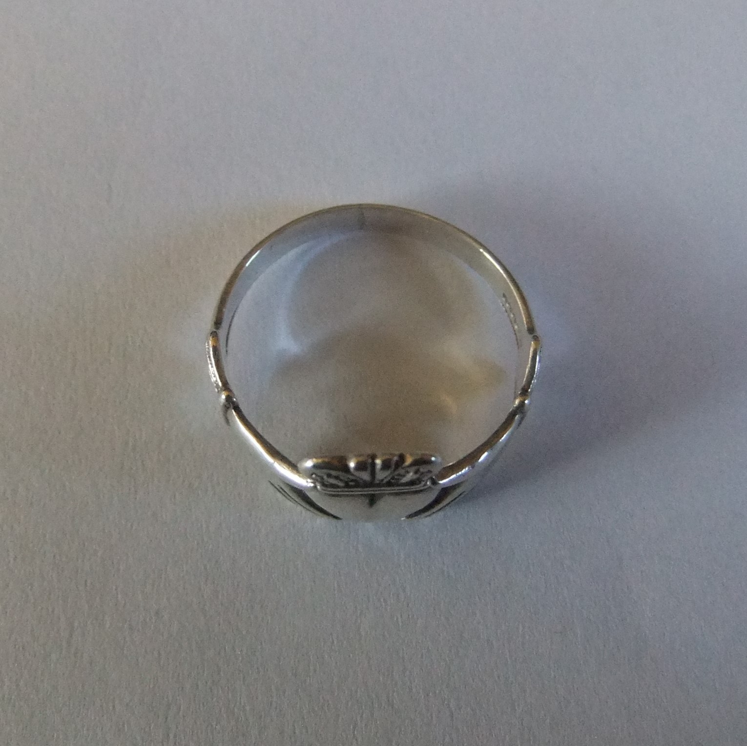 VINTAGE SOLID STERLING SILVER CLADDAGH RING * SIZ… - image 7