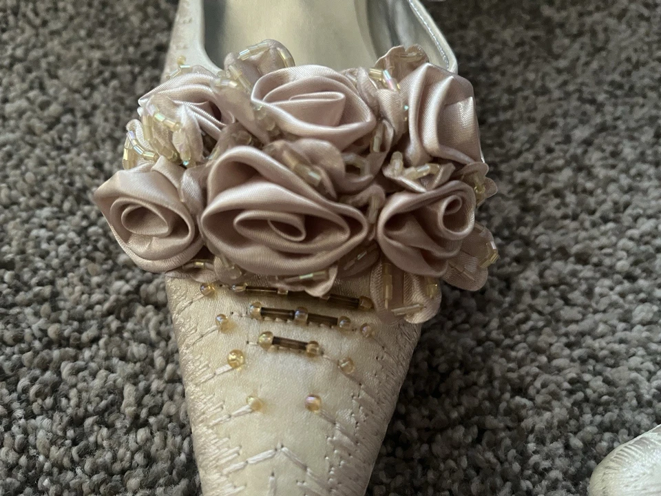 John Fashion Women's Beige Flower Embellished Beaded Heel Shoes 10 - Image 4 of 4