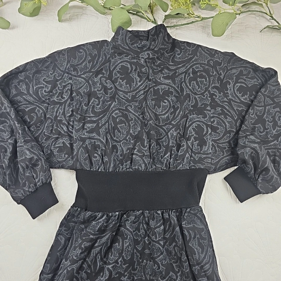 Antigo Vestido Yves Saint Laurent Anos 80 Decote Simulado Midi Ombreiras Tamanho M Preto - Imagem 3 de 4