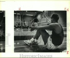 1990 Press Photo Willie Anderson San Antonio Spurs Basketball Player at Practice