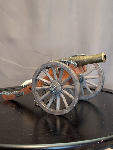 Dahlgren 1861 civil war replica non-firing cannon.