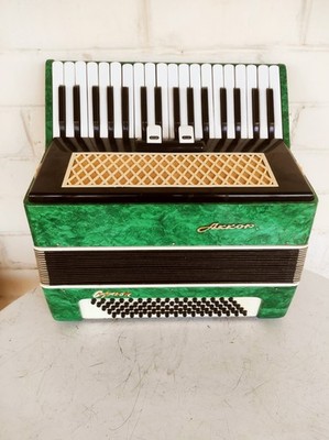 accordion for teenagers, good accordion, Soviet accordion.