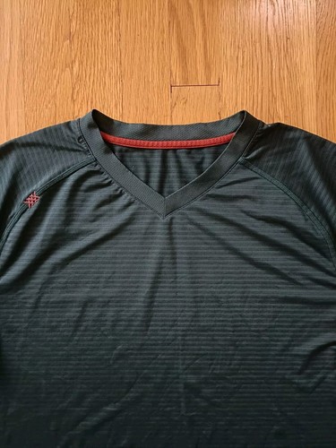 Rhone Shirt Men’s Size XL ? Striped Green Sentry V-Neck Short Sleeve T-Shirt Gym - Picture 2 of 9