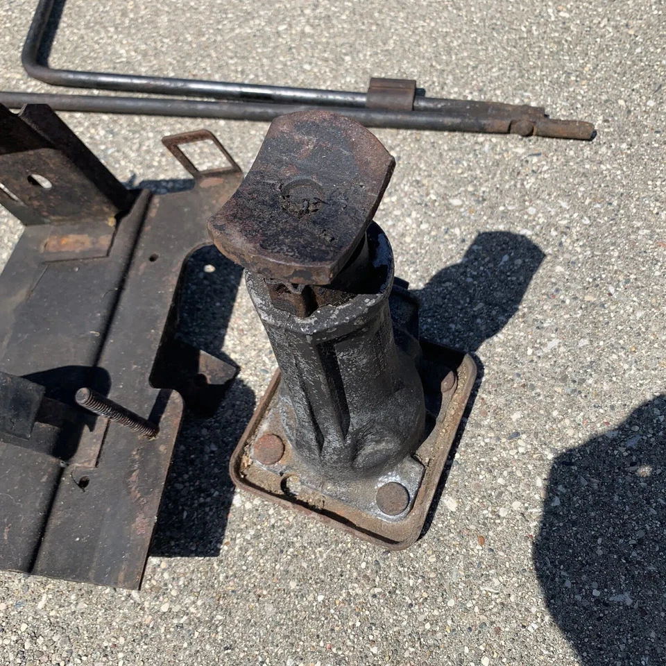 吉普牧马人 1987 年原装千斤顶总成 — 第 2/4 张图片