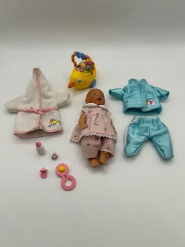 Baby Born MINIS Puppe mit Kleidung, Trainingsanzug, Bademantel & Zubehör - Bild 2 von 6