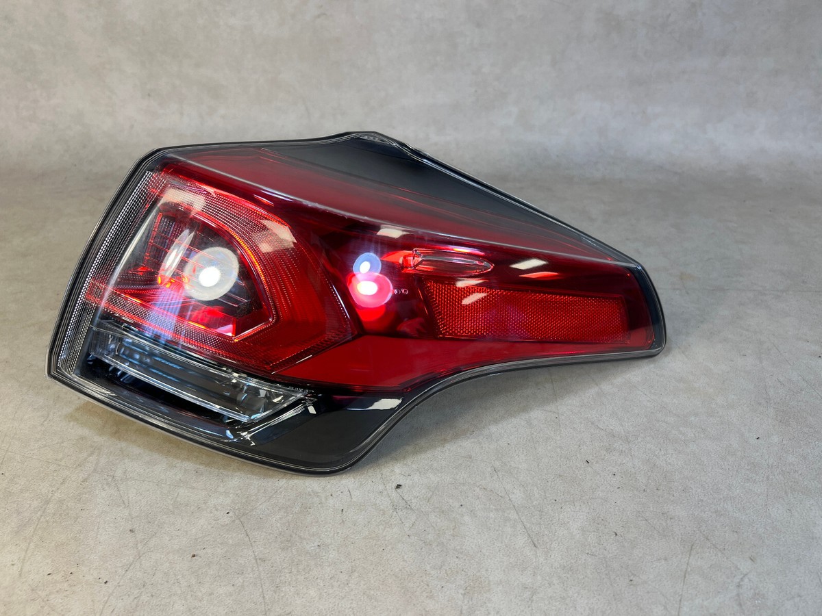 GENUINE TOYOTA RAV4 RH REAR RIGHT OUTER SIDE TAIL LIGHT 81555