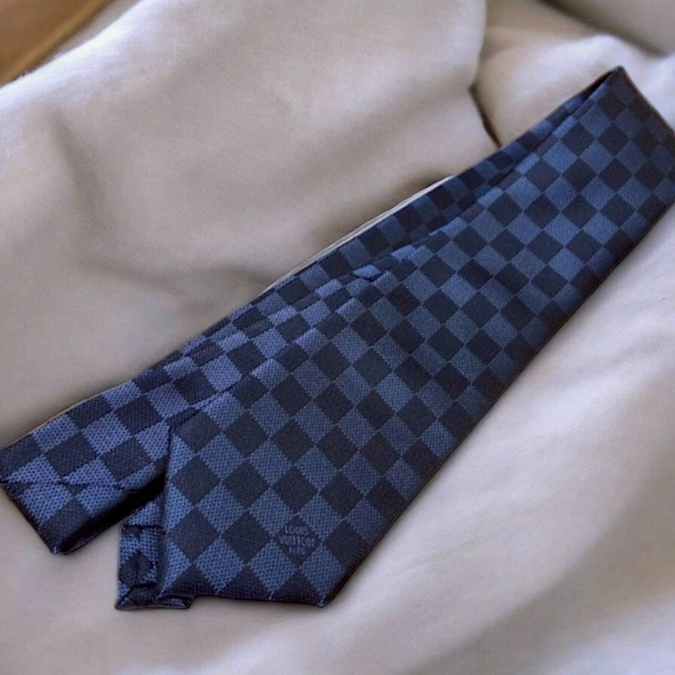 路易威登 LV Damier 黑色男式领带,LV 领带正品 — 第 3/4 张图片