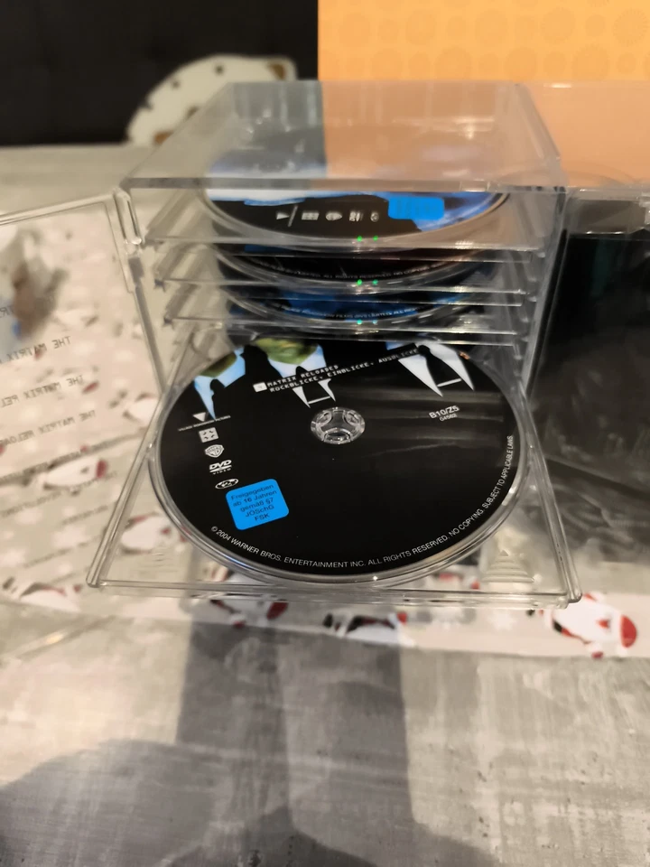 The Ultimate Matrix Collection Acryl BOX mit 10 DVDs und Figur - sehr gut - Image 2 of 3