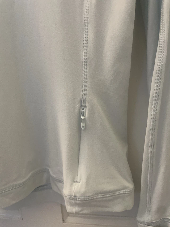 Camisa feminina Lululemon It's Rulu Run manga longa tamanho 4 azul claro furo no polegar - Imagem 3 de 4