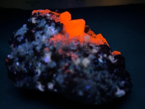 KB: FANTASTIC!! SW FL RED CALCITE XLS. W/ FLUORAPATITE FROM HUANZALA MINE, PERU - Picture 8 of 19