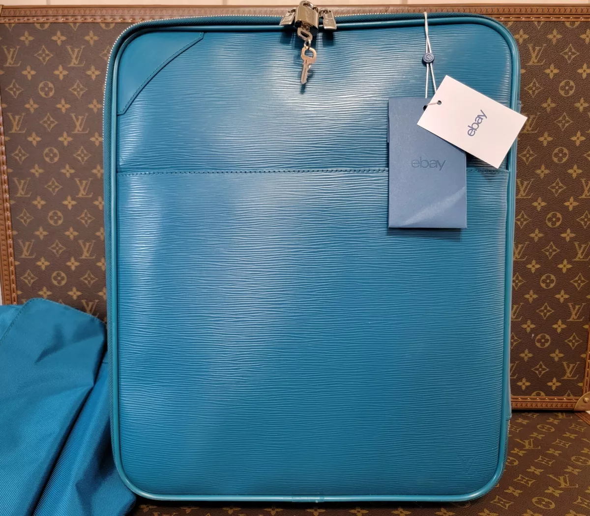 Louis Vuitton Authentic EPI Leather PEGASE 45 Cyan Blue Suitcase