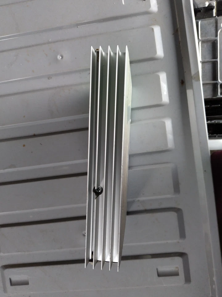 2007 JEEP GRAND CHEROKEE УСИЛИТЕЛЬ 05064118AJ A720 - Изображение 3 из 4