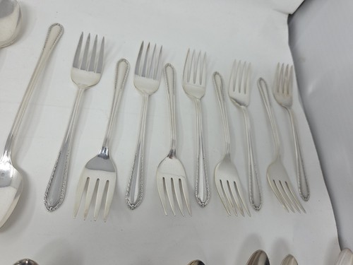 Lot of 52 WM Rogers Sectional Ladyship International Silverplate Flatware - Picture 5 of 10