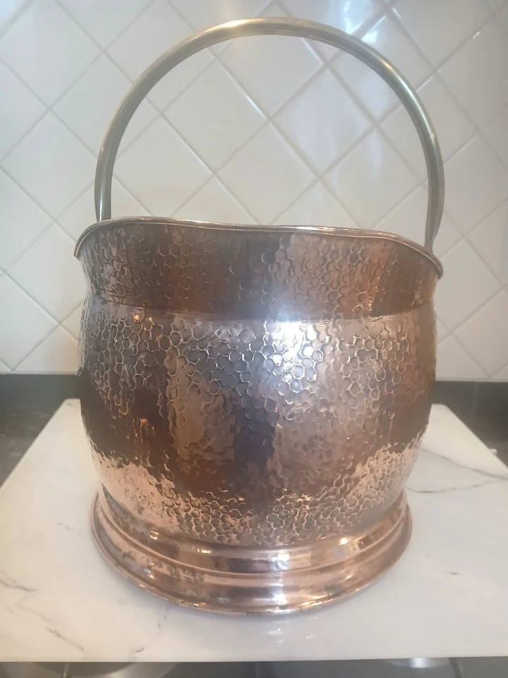 Large Copper Coal Scuttle With Brass Trim In The Waterloo Style - Image 2 of 4