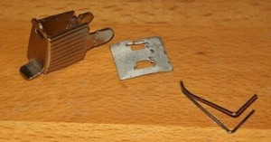 Halter / Festhalter für Tonarm aus Philips NG1341/75b SK20 Kofferplattenspieler