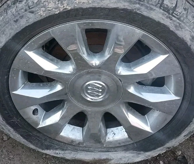 1) Tapacubos central de rueda cromada BUICK ENCLAVE 2010-2017 9597721 Foto 2 de 4