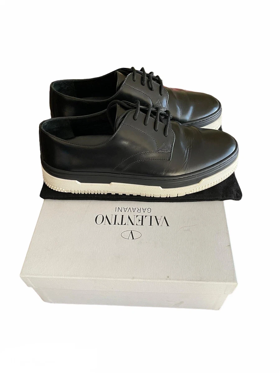 Valentino homme 41 chaussures lacets cuir noir semelle blanche