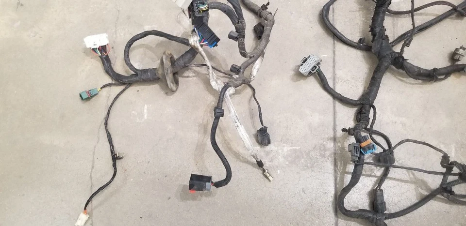 04 CAJA DE FUSIBLES MOTOR DODGE VIPER GEN 3 CON ARNÉS DE FARO A TABLERO 04759376AA Foto 4 de 4