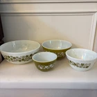 Vintage Pyrex Spring Blossom/Crazy Daisy Nesting Mixing Bowl Set of 4