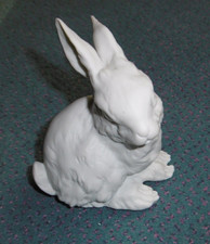 TRES BELLE FIGURINE LAPIN BLANC KAISER EN TRES BON ETAT HAUTEUR 12 CM
