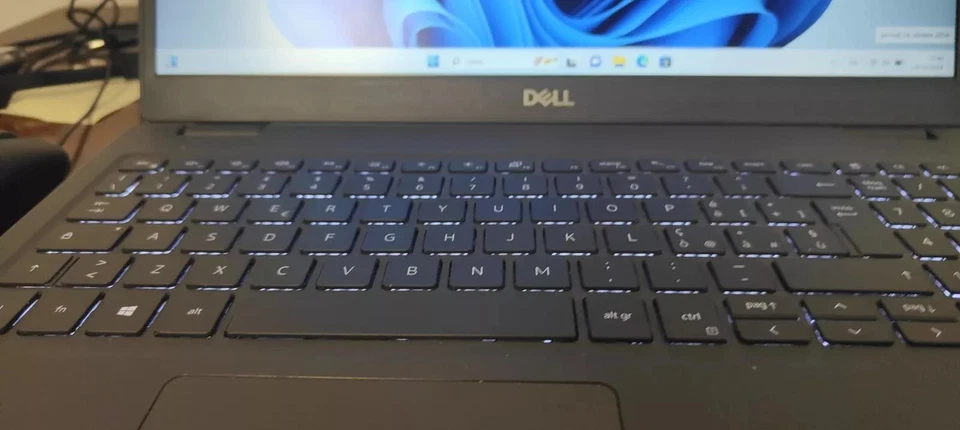 Dell Latitude TOUCH 3510 15.5" i5 10th 8GB RAM 256GB Win 11  MAI USATO! - Immagine 3 di 4