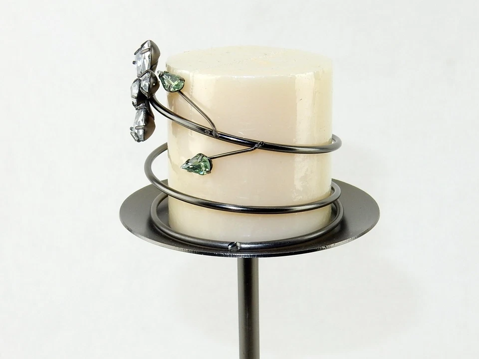 Candelabro de pilar, con tallo ~ diseño floral de piedras preciosas gris oscuro, Cassiani #7513 Foto 3 de 4